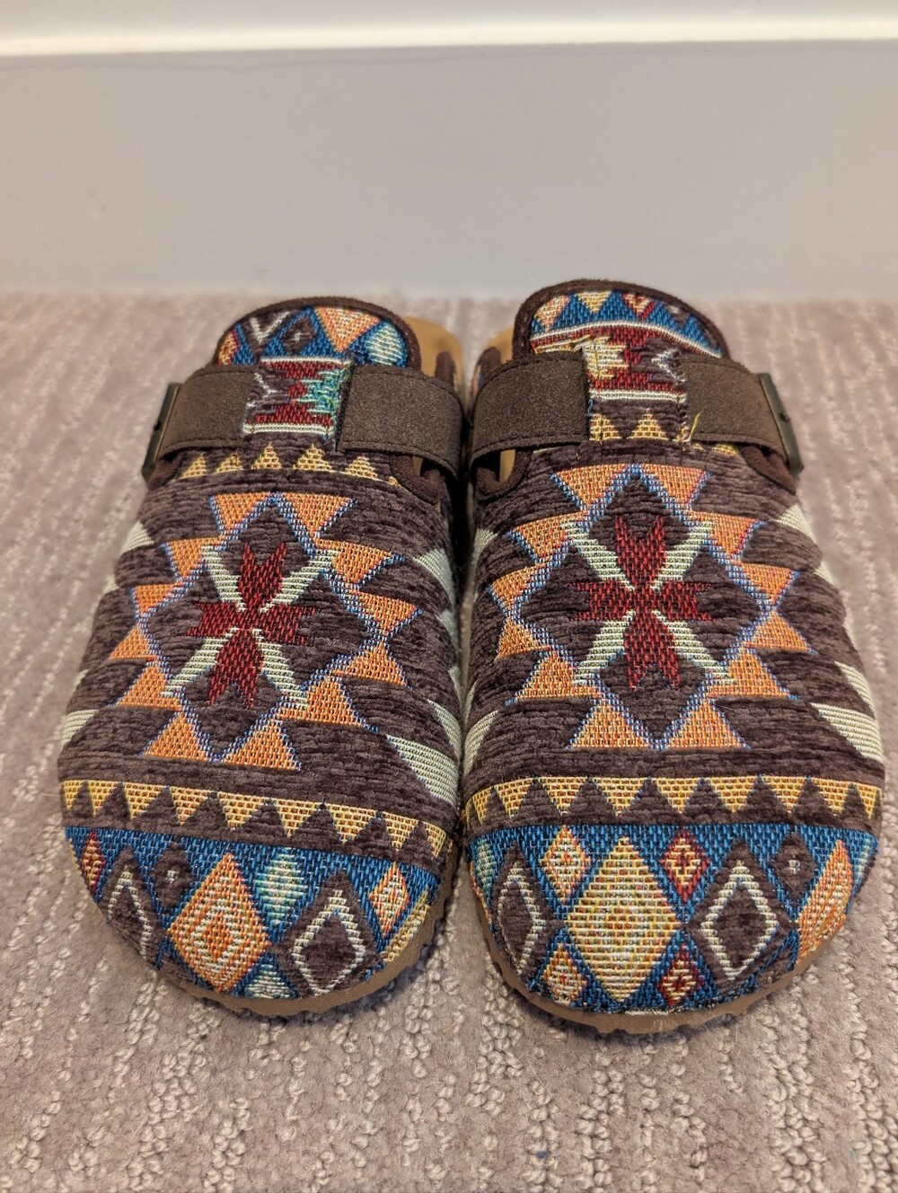 NWOT Dirty Laundry Southwest/Aztec/Geometric Print Clogs - Picture 2 of 5